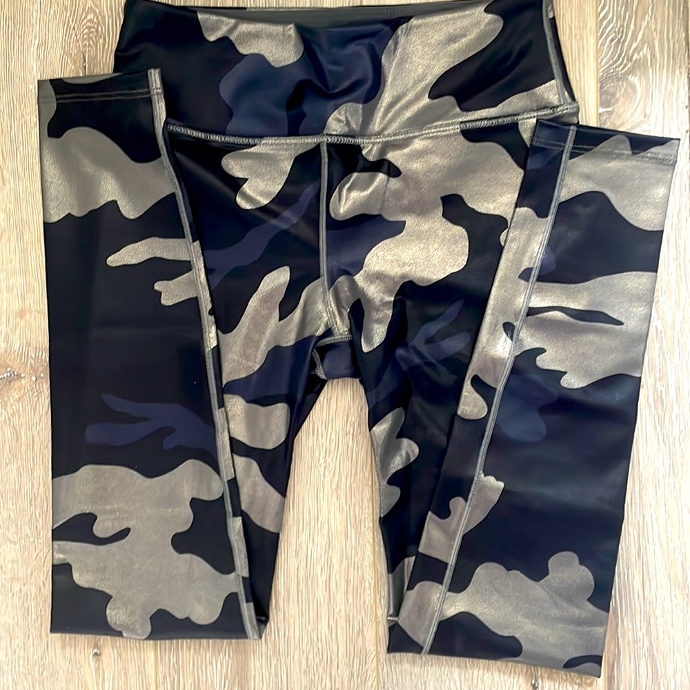 NWOT Noli Leggings Blue Camo
